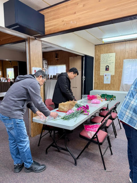 Knights wrapping carnations at the tables